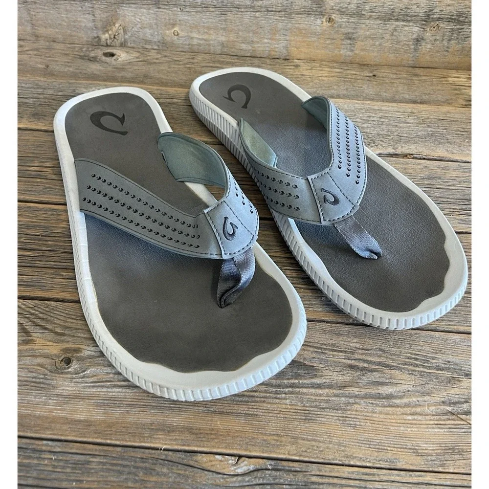 OluKai Men's Gray and White Flip-Flop Sandals